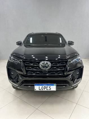 TOYOTA HILUX 2.8 D-4D TURBO DIESEL CD SRX 4X4 AUTOMÁTICO TOYOTA HILUX 2.8 D-4D TURBO DIESEL CD SRX 4X4 AUTOMÁTICO
